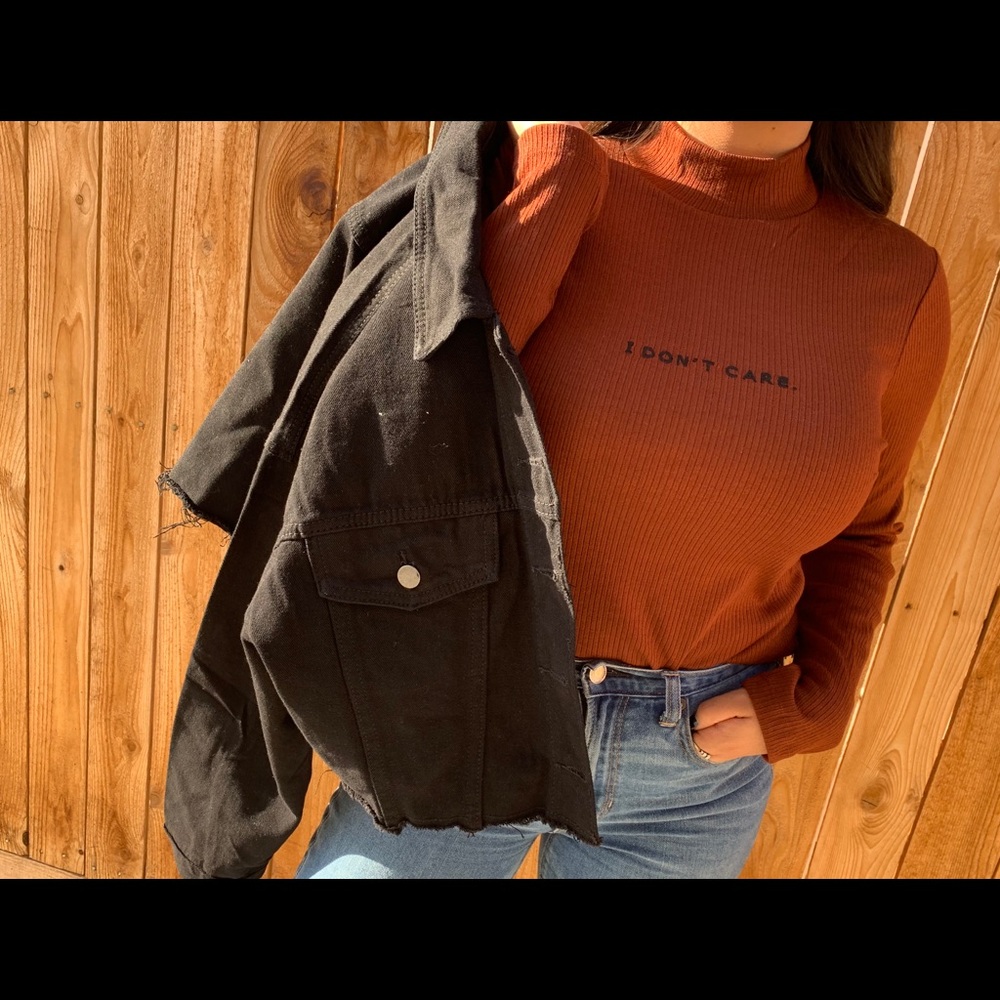 Top - Picture 2 of 3